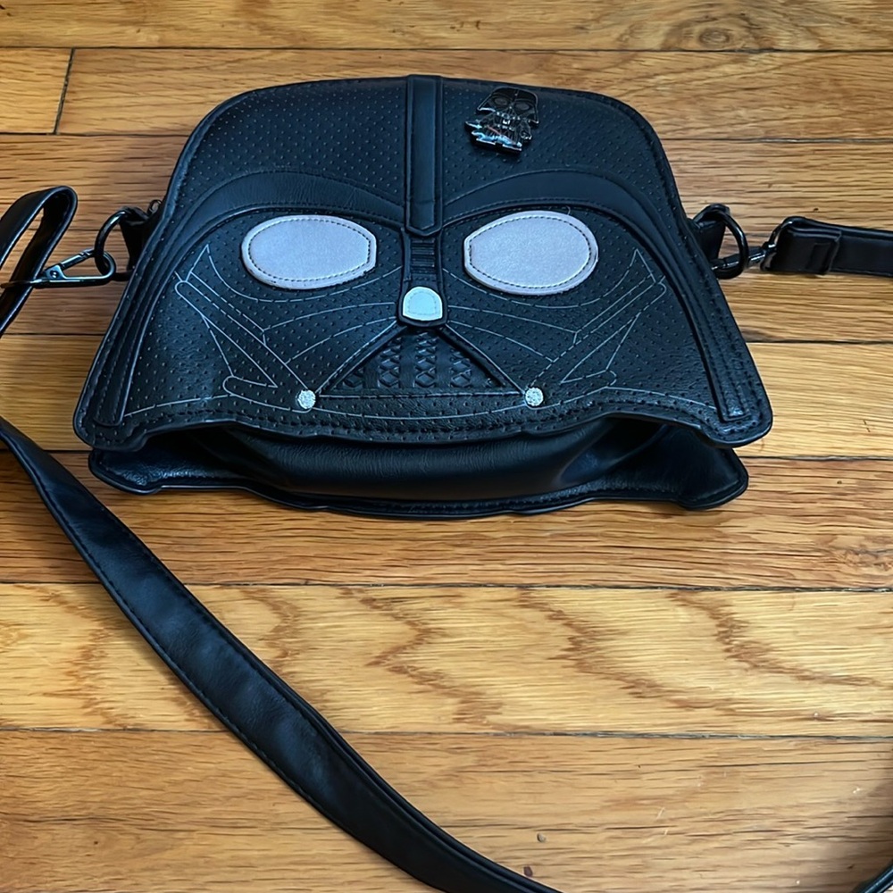 Loungefly Darth‎ Vader Funko POP Crossbody, Black